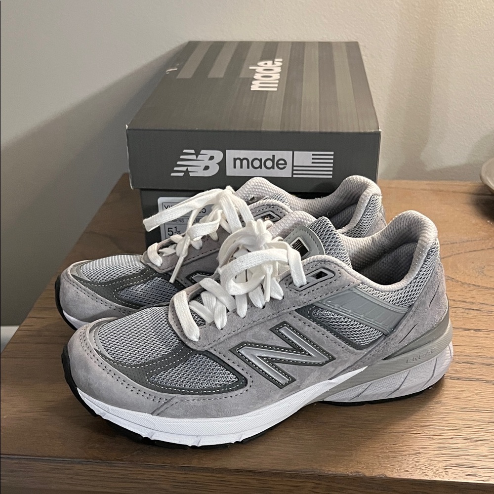 Women’s New Balance 990Gray and White Athletic Shoes size 5.5